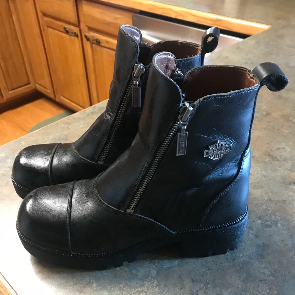 Ladies Harley Davidson riding boots.